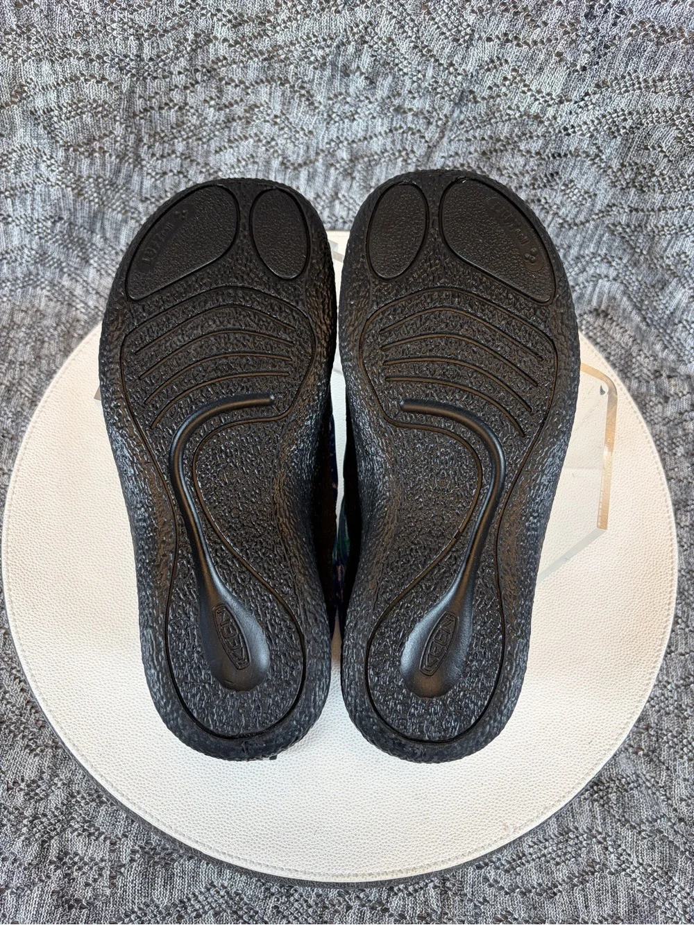 Keen Kids Howser Low Wrap shoes Youth size 6